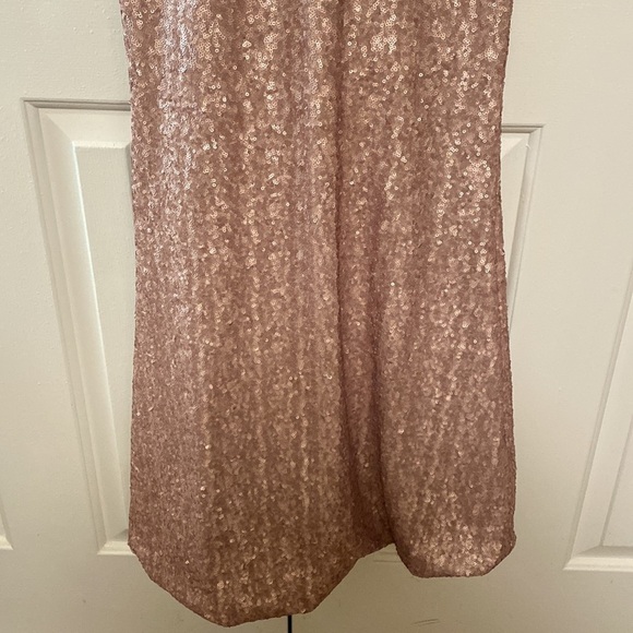Elegant Pink Sequin Gown in Size XS for Formal Occasions - Picture 4 of 10